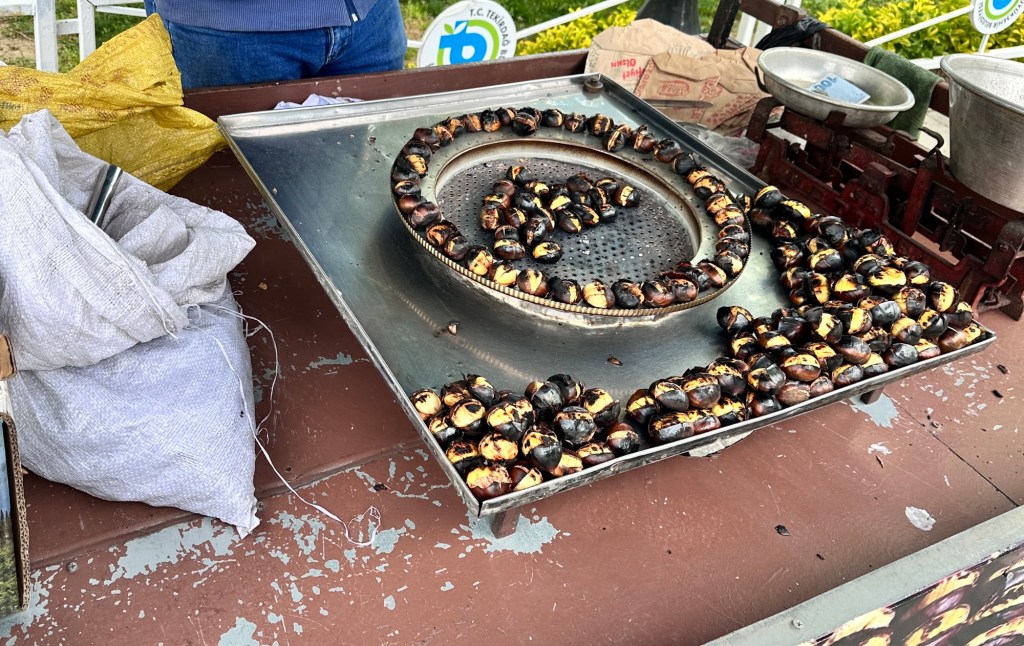 Auch gebratene Maroni werden hier zelebriert.